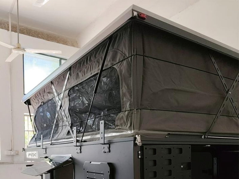 La camioneta pickup MGK totalmente de aluminio se estrena en el salón de exposiciones